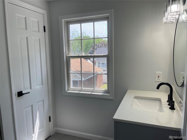 13203 Chestnut Street, Southgate, MI 48195