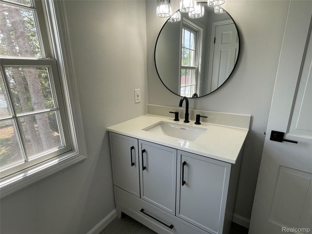 13203 Chestnut Street, Southgate, MI 48195