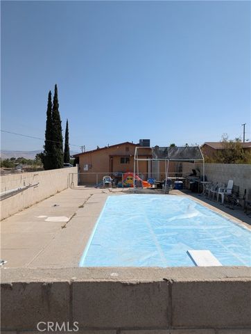 11598 Peach Avenue, Hesperia, CA 92345