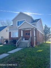 2322 Taft Avenue, Oregon, OH 43616