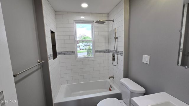 26 Lawnwood Avenue, Schenectady, NY 12304
