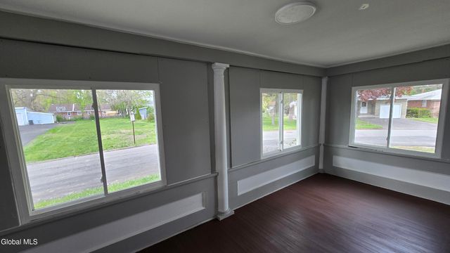 26 Lawnwood Avenue, Schenectady, NY 12304