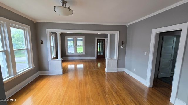 26 Lawnwood Avenue, Schenectady, NY 12304