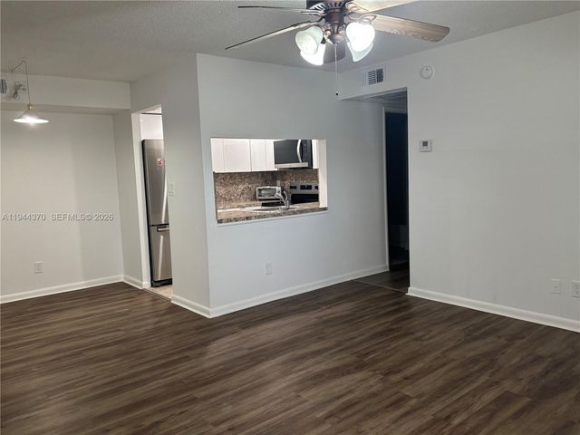 10023 Winding Lake Rd 101, Sunrise, FL 33351