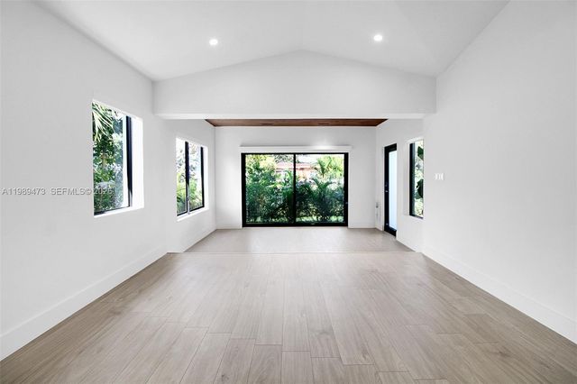 500 NW 43rd St, Miami, FL 33127