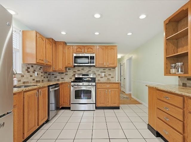 78 Bird St, Stoughton, MA 02072