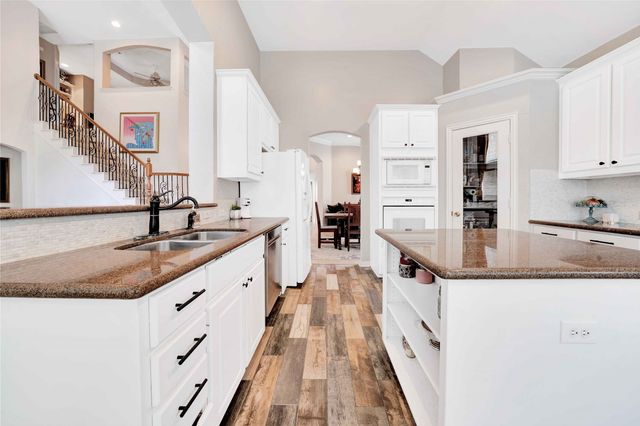 801 Hackberry Ridge Drive, Mckinney, TX 75072