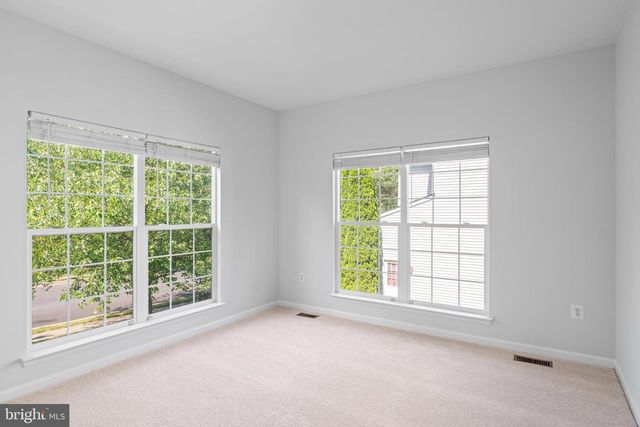 300 N OLD DOMINION LN, Purcellville, VA 20132