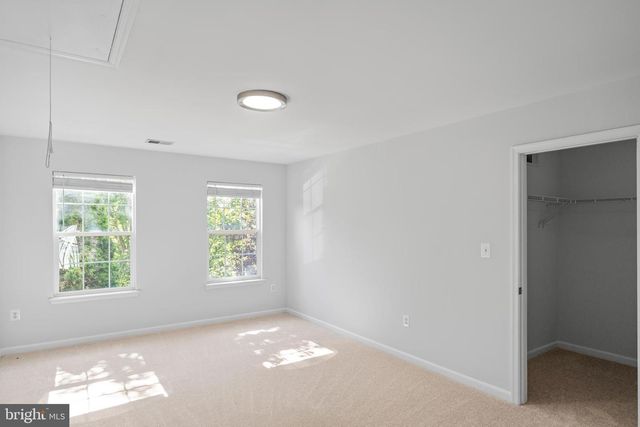 300 N OLD DOMINION LN, Purcellville, VA 20132