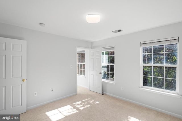300 N OLD DOMINION LN, Purcellville, VA 20132
