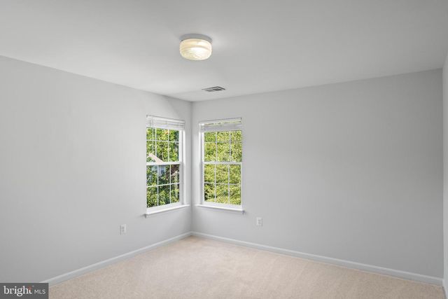300 N OLD DOMINION LN, Purcellville, VA 20132