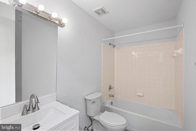 300 N OLD DOMINION LN, Purcellville, VA 20132