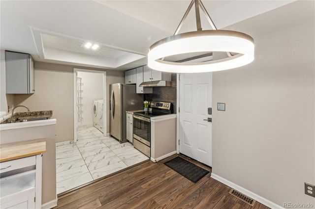 2181 S Troy Way 103, Aurora, CO 80014