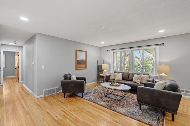 3501 W 103rd Street, Bloomington, MN 55431
