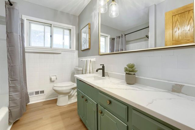 3501 W 103rd Street, Bloomington, MN 55431