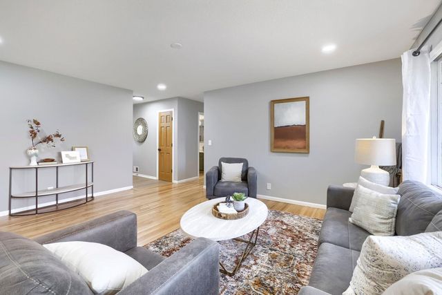 3501 W 103rd Street, Bloomington, MN 55431