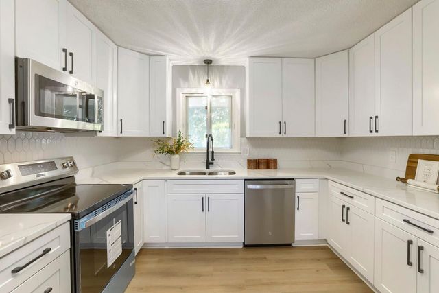 3501 W 103rd Street, Bloomington, MN 55431