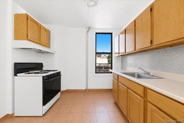 425 E 153 Street 3A, Bronx, NY 10455