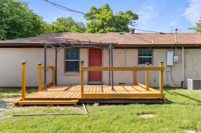 6704 Lavon Drive, Richland Hills, TX 76118