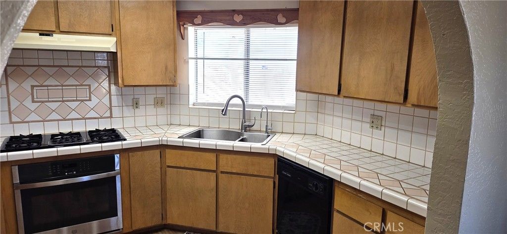 Image 2 of property listing at 62323 Mars Drive, Joshua Tree, CA 92252