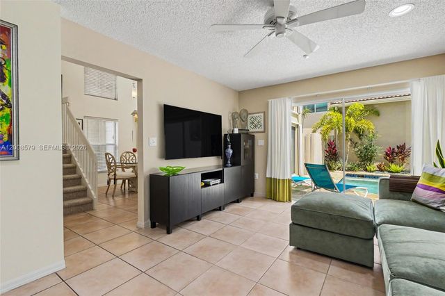 1125 Queen Palm Court, Hollywood, FL 33019