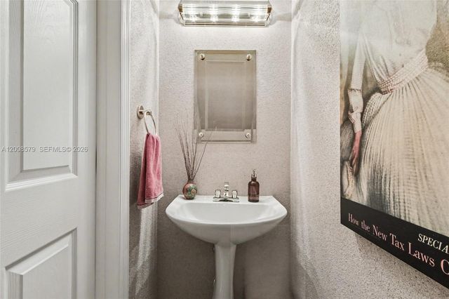 1125 Queen Palm Court, Hollywood, FL 33019