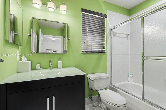 1125 Queen Palm Court, Hollywood, FL 33019
