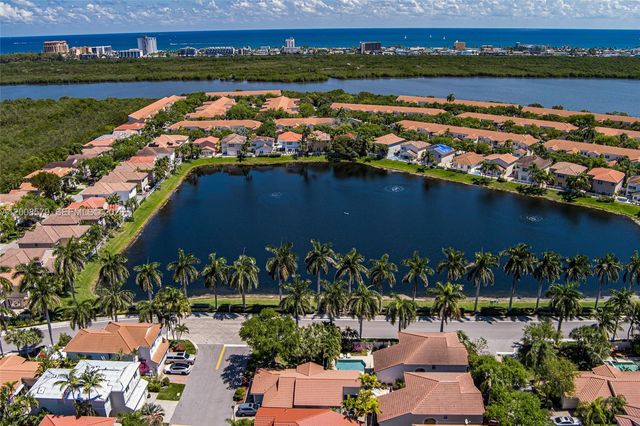 1125 Queen Palm Court, Hollywood, FL 33019