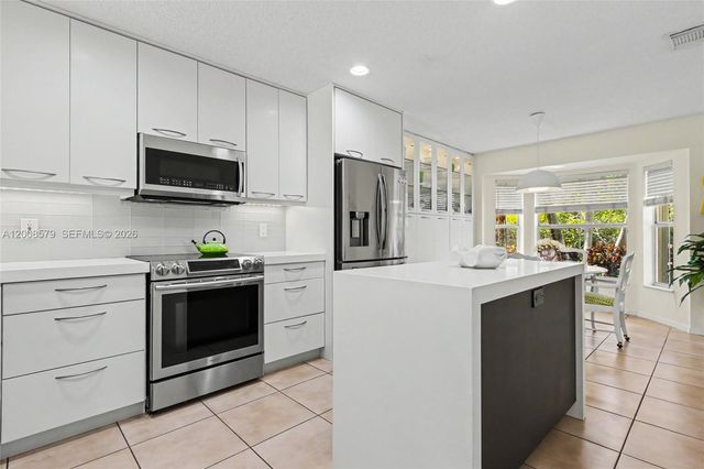 1125 Queen Palm Court, Hollywood, FL 33019