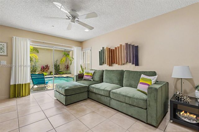 1125 Queen Palm Court, Hollywood, FL 33019