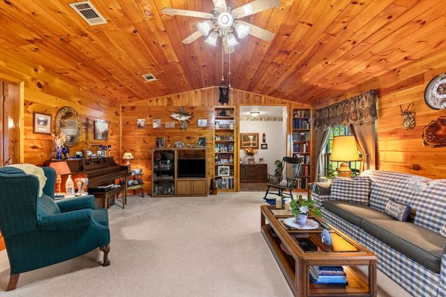 145 Rs County Road 3445, Emory, TX 75440