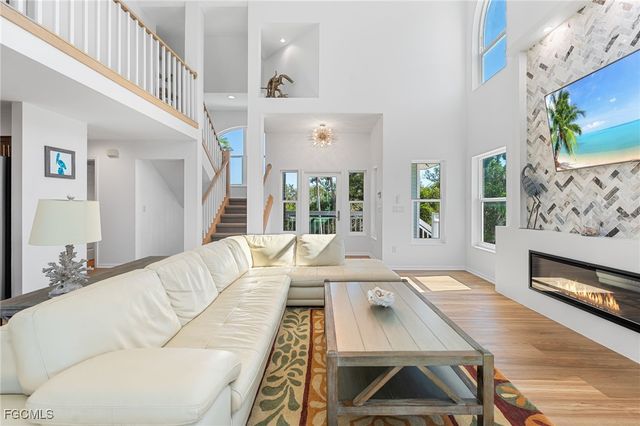 241 Violet DR, Sanibel, FL 33957