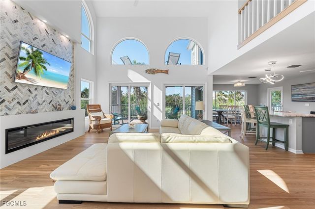 241 Violet DR, Sanibel, FL 33957