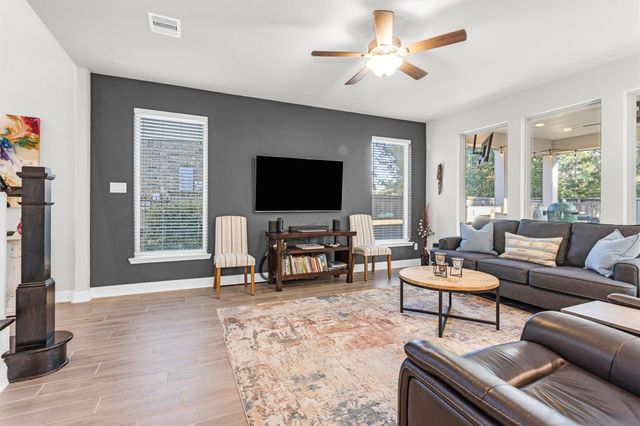 14 Heirloom Garden Place, The Woodlands, TX 77354