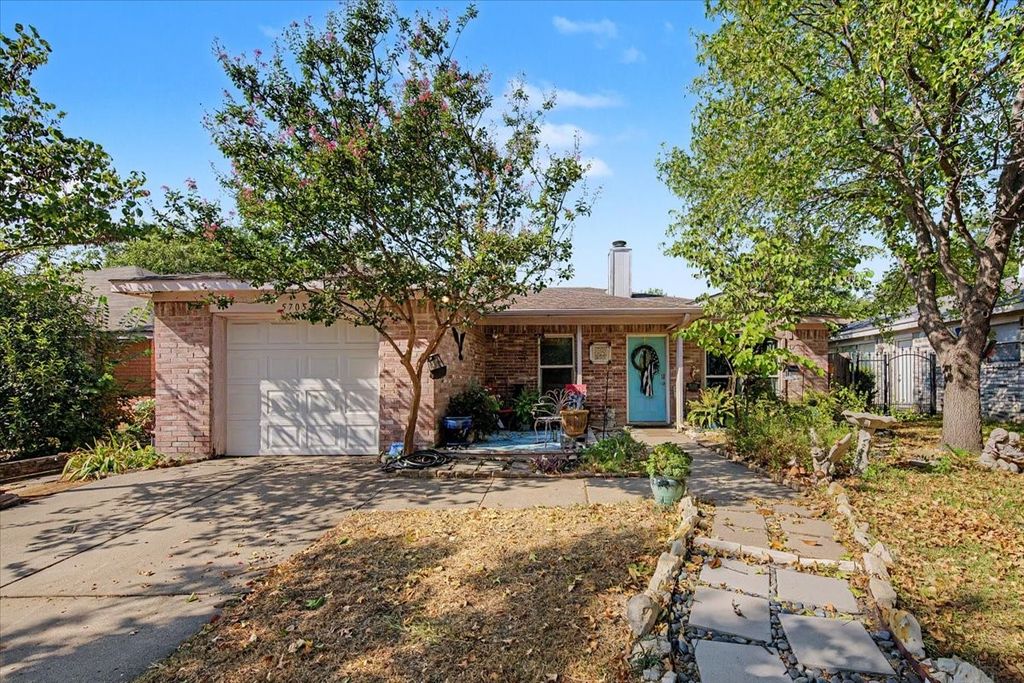 5705 Heatherglen Terrace, Fort Worth, TX 76179 — exterior