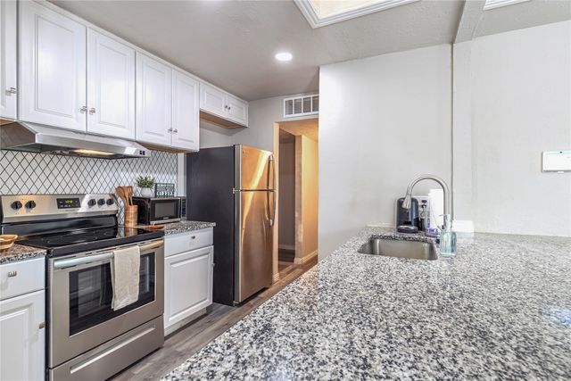 720 Sandstone Drive, Fort Worth, TX 76120