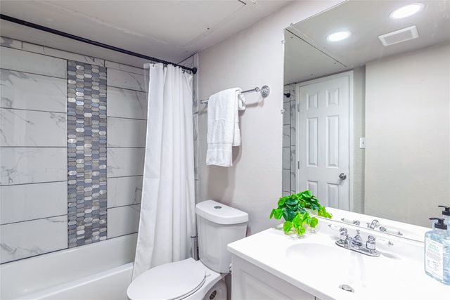 720 Sandstone Drive, Fort Worth, TX 76120