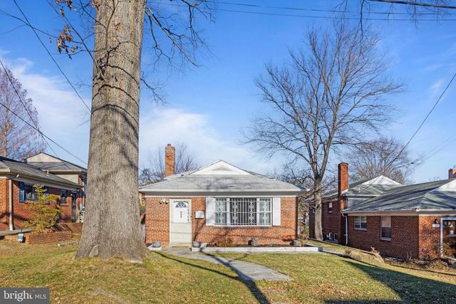 123 WALNUT ST NW, Washington, DC 20012