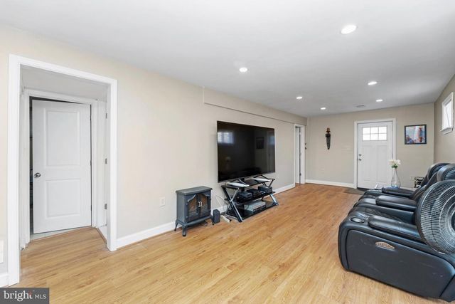 123 WALNUT ST NW, Washington, DC 20012