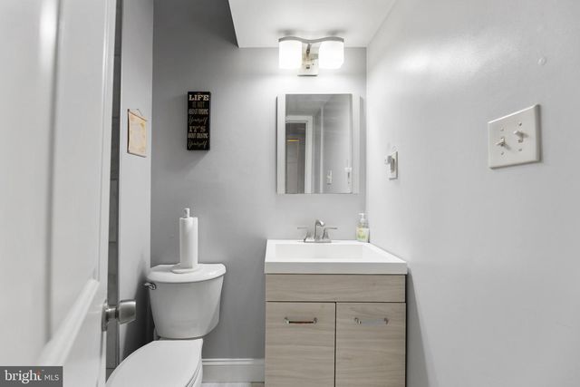 123 WALNUT ST NW, Washington, DC 20012