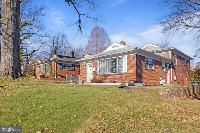 123 WALNUT ST NW, Washington, DC 20012