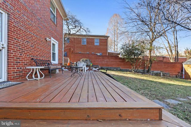 123 WALNUT ST NW, Washington, DC 20012