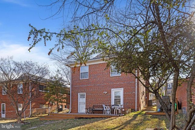 123 WALNUT ST NW, Washington, DC 20012