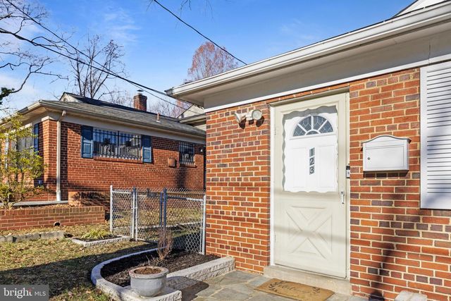 123 WALNUT ST NW, Washington, DC 20012