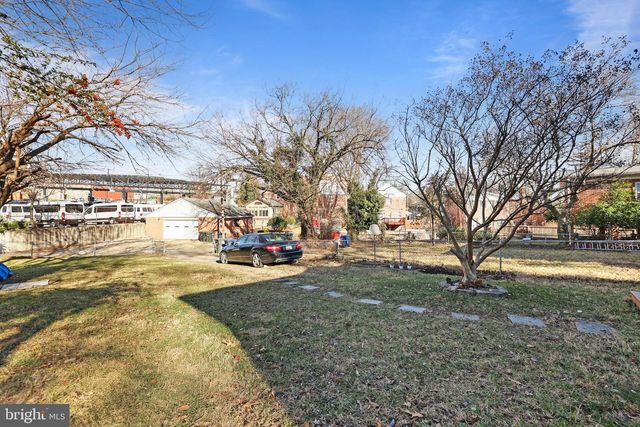 123 WALNUT ST NW, Washington, DC 20012