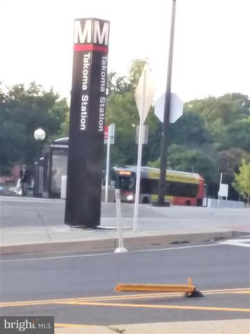 123 WALNUT ST NW, Washington, DC 20012