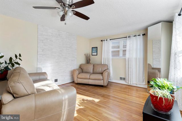 123 WALNUT ST NW, Washington, DC 20012