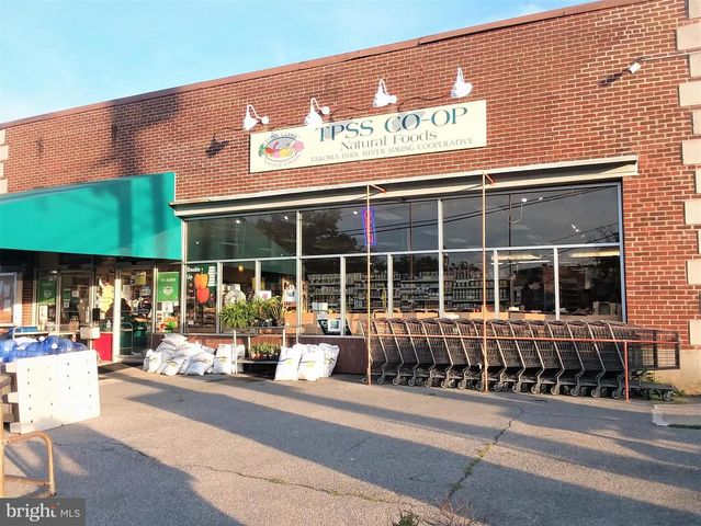 123 WALNUT ST NW, Washington, DC 20012