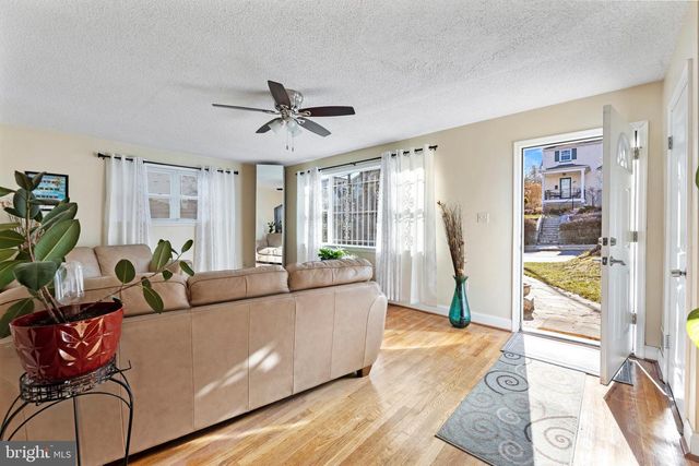 123 WALNUT ST NW, Washington, DC 20012