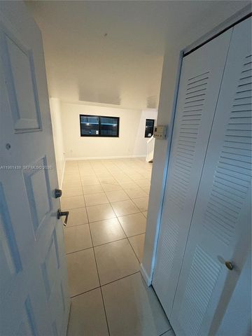 5 Olive Dr 24, Hialeah, FL 33010